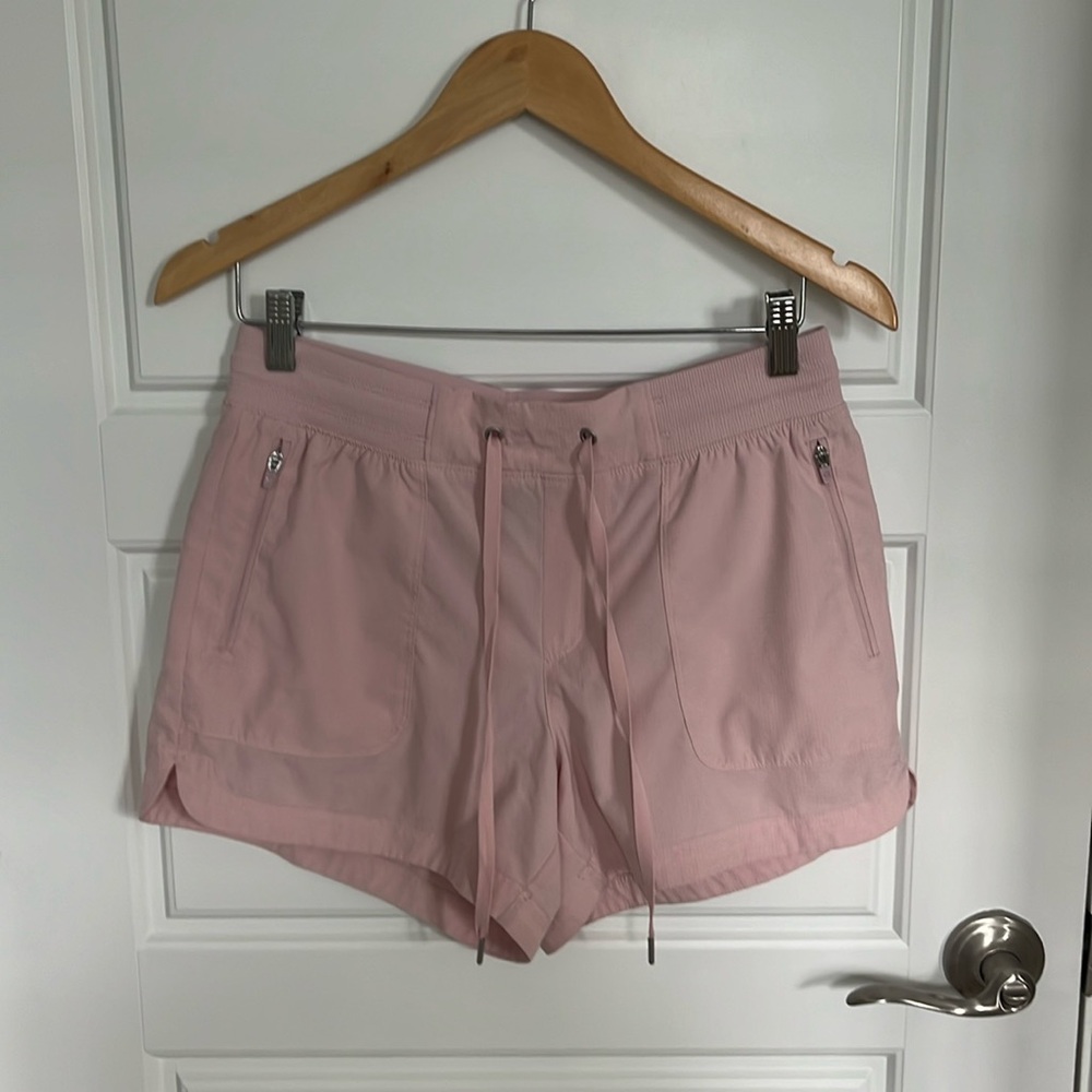 Women’s light pink gap fit shorts size small